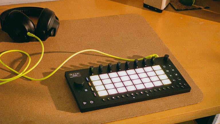 Move with AIAIAI headphones