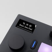 Gros plan de l'écran OLED et des encodeurs d'Ableton Move.