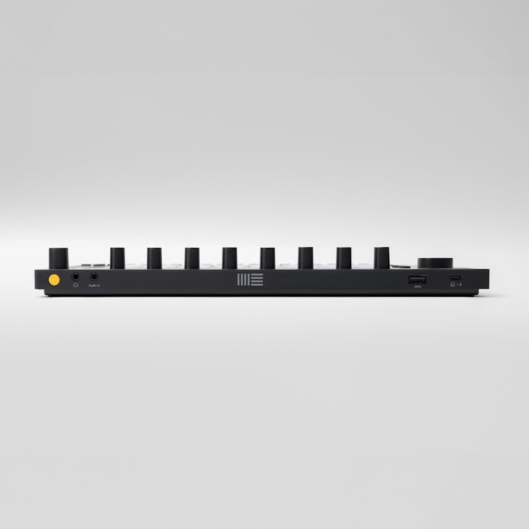 Vue arrière d'Ableton Move avec entrée et sortie stéréo 3,5 mm.